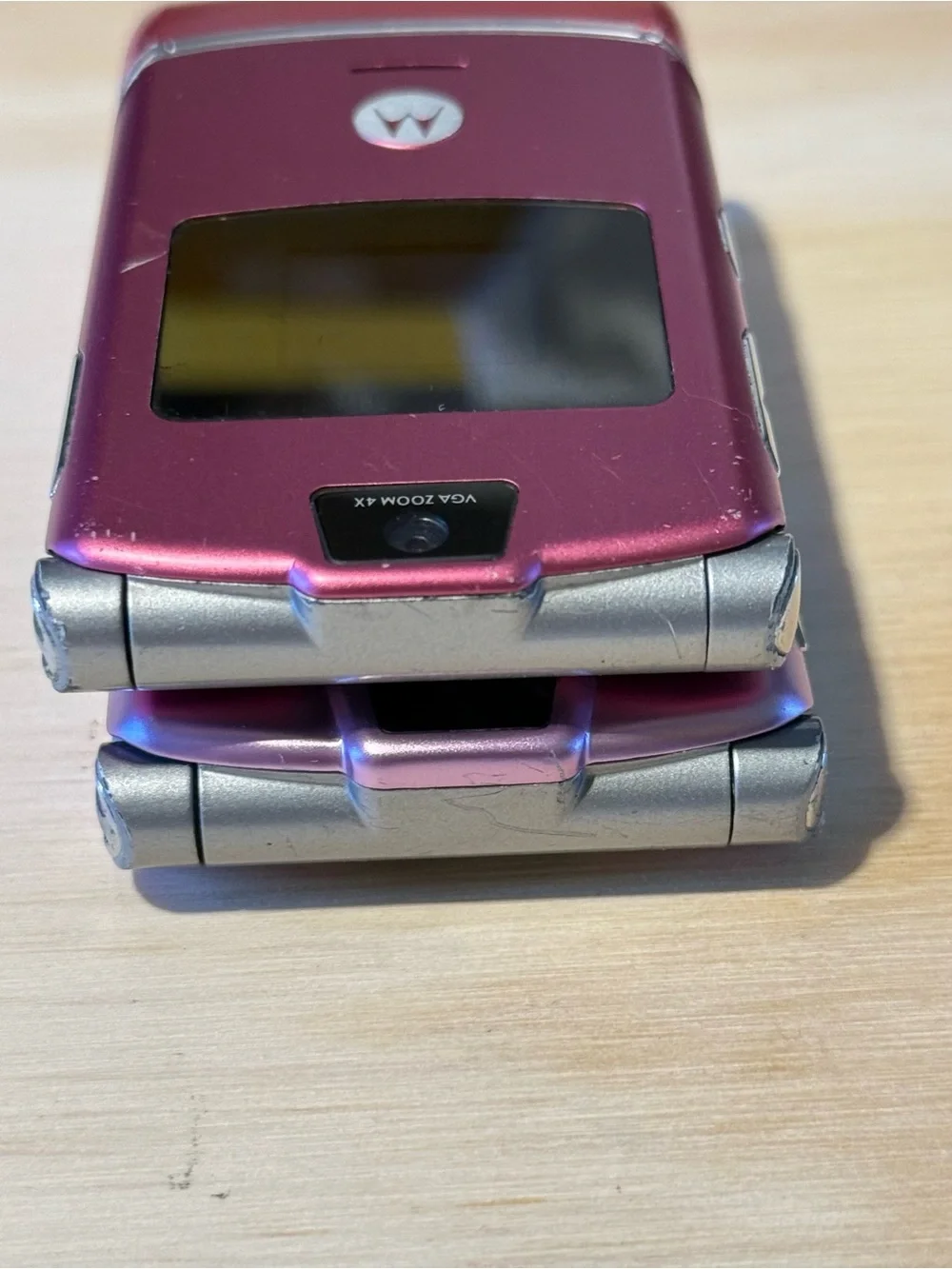 2-Motorola RAZR V3/M Pink/Hot-Pink Flip Cell Phones Turns On UNTESTED-No Charg!